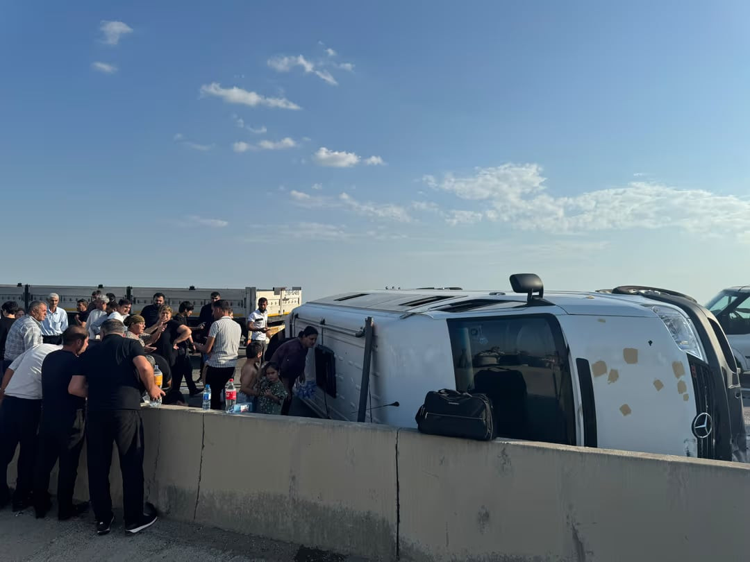 Bakı-Qazax yolunda ağır QƏZA - AVTOBUS AŞDI 