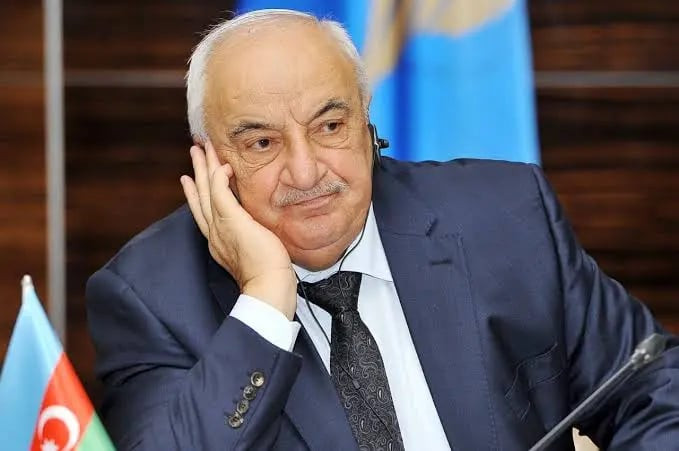 Nazir Abid Şərifovun qardaşı oğlunu təqaüdə göndərdi 