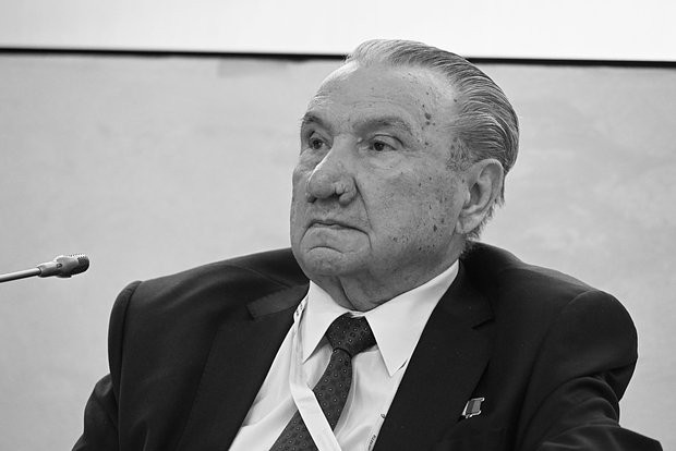 Məşhur rus yazıçısı vəfat edib