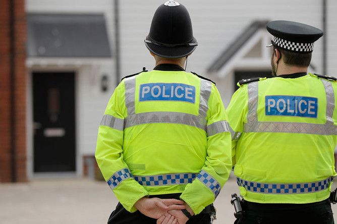 Britaniyada baş verən iğtişaşlar zamanı polis əməkdaşları xəsarət alıb
