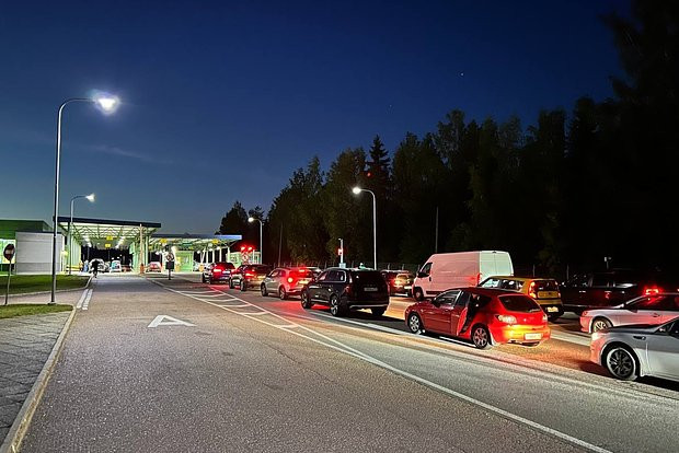 Finlandiya Rusiya ilə sərhədində sədd inşa edib