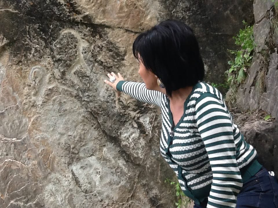 Daşa yazılan tarix -Aida Eyvazlı yazır