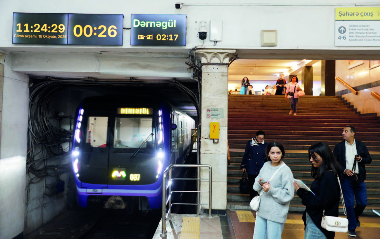 Bakı metrosunda problem yarandı: Qatarlar tuneldə qaldı - FOTO  