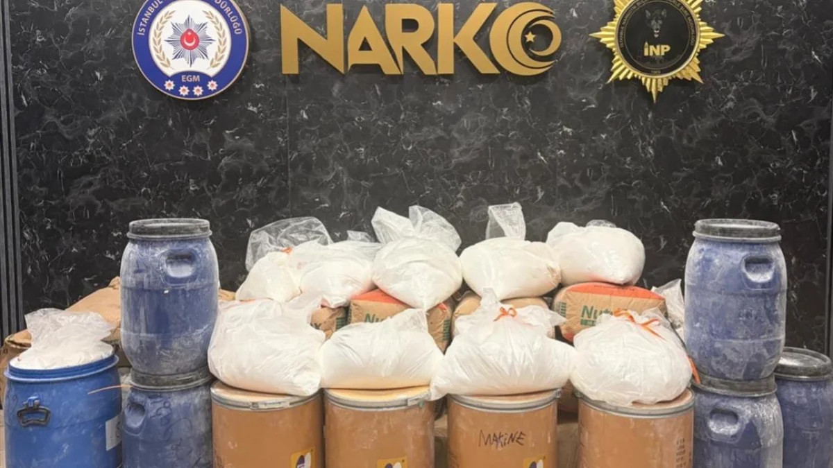 İstanbulda evdən 297 kiloqram narkotik aşkarlanıb&nbsp;