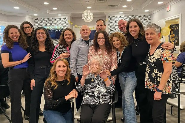 100 yaşlı qadın uzunömürlülüyün sirlərini açıqladı