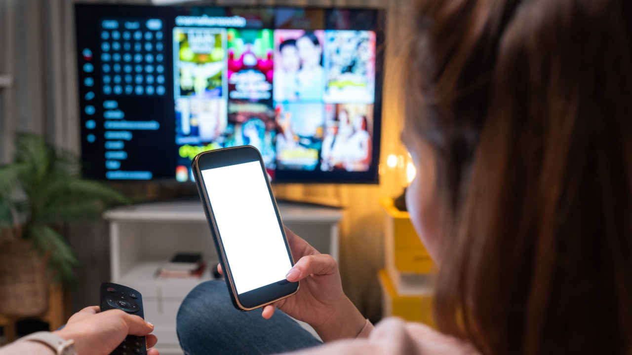 Bütün günü telefona baxanlara şok xəbər  — Psixoloq AÇIQLADI