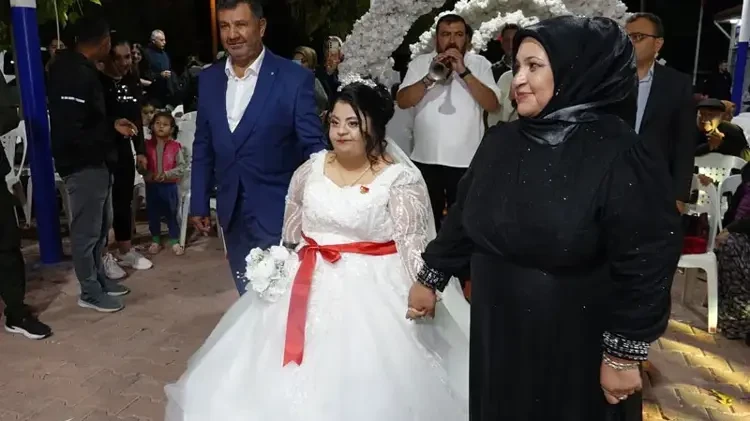 Daun sindromlu qız ad günündə arzusuna çatdı  