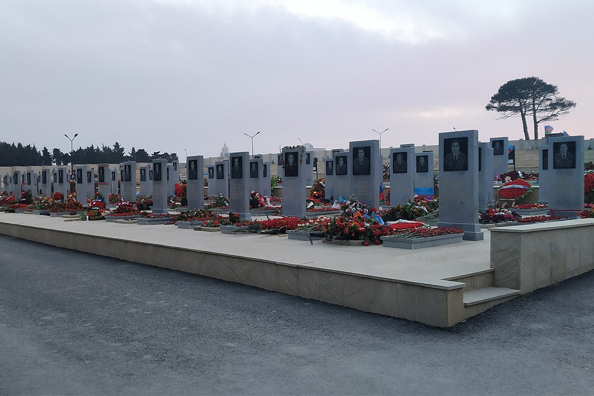 Vətən müharibəsinin ildönümü ilə əlaqədar Hərbi Memorial Məzarlığa ziyarət başlayıb&nbsp;