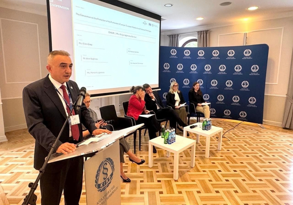 Vəkillər Kollegiyasının sədri Polşada vəkillik peşəsinin müstəqilliyinin təminatları barədə çıxış edib 