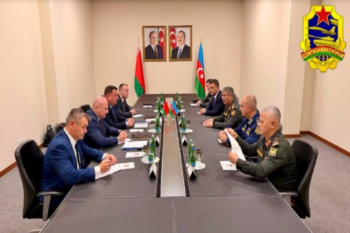 Azərbaycan və Belarus müasir hərbi təyinatlı məhsulların tədarükünü müzakirə edib 