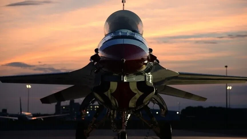 Çin ABŞ-ın Tayvana F-16 təyyarələrinin satışına qarşı çıxır