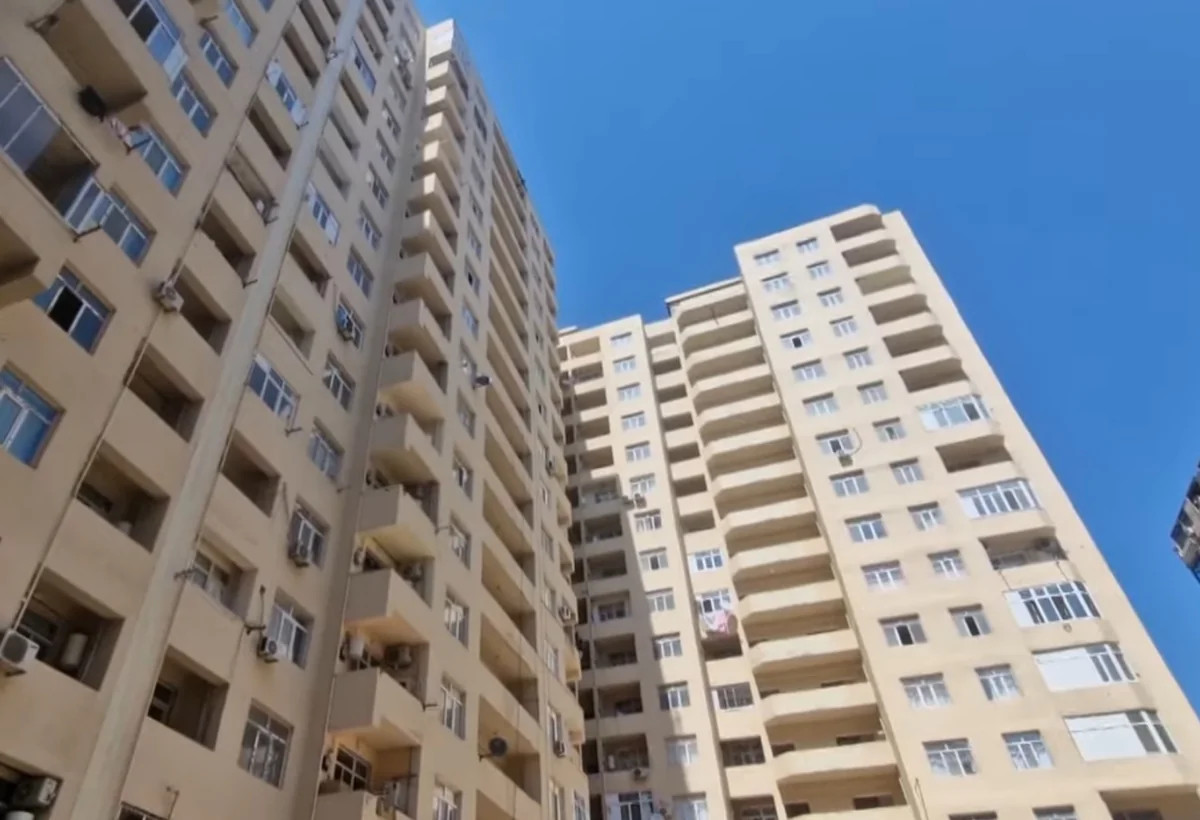 AAAF Park Yaşayış kompleksinin sakinləri mənzillərinə çıxarış ala bilmirlər - VİDEO