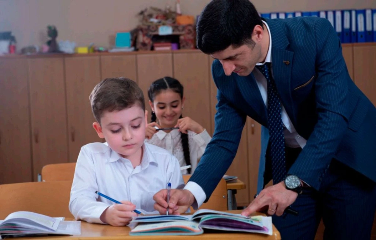 Məktəblərdə kişi müəllimlər niyə azdır? - Ekspert səbəbləri AÇIQLADI  
