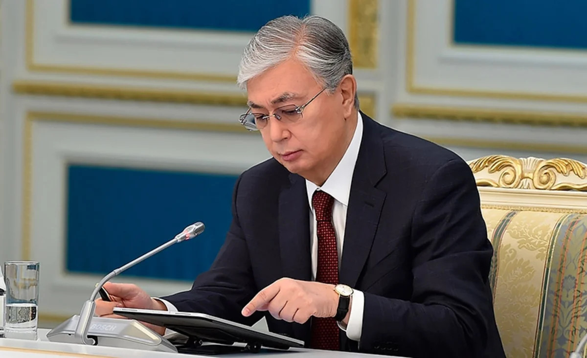 Tokayev Böyük Britaniyanın baş nazirini Qazaxıstana səfərə dəvət edib
