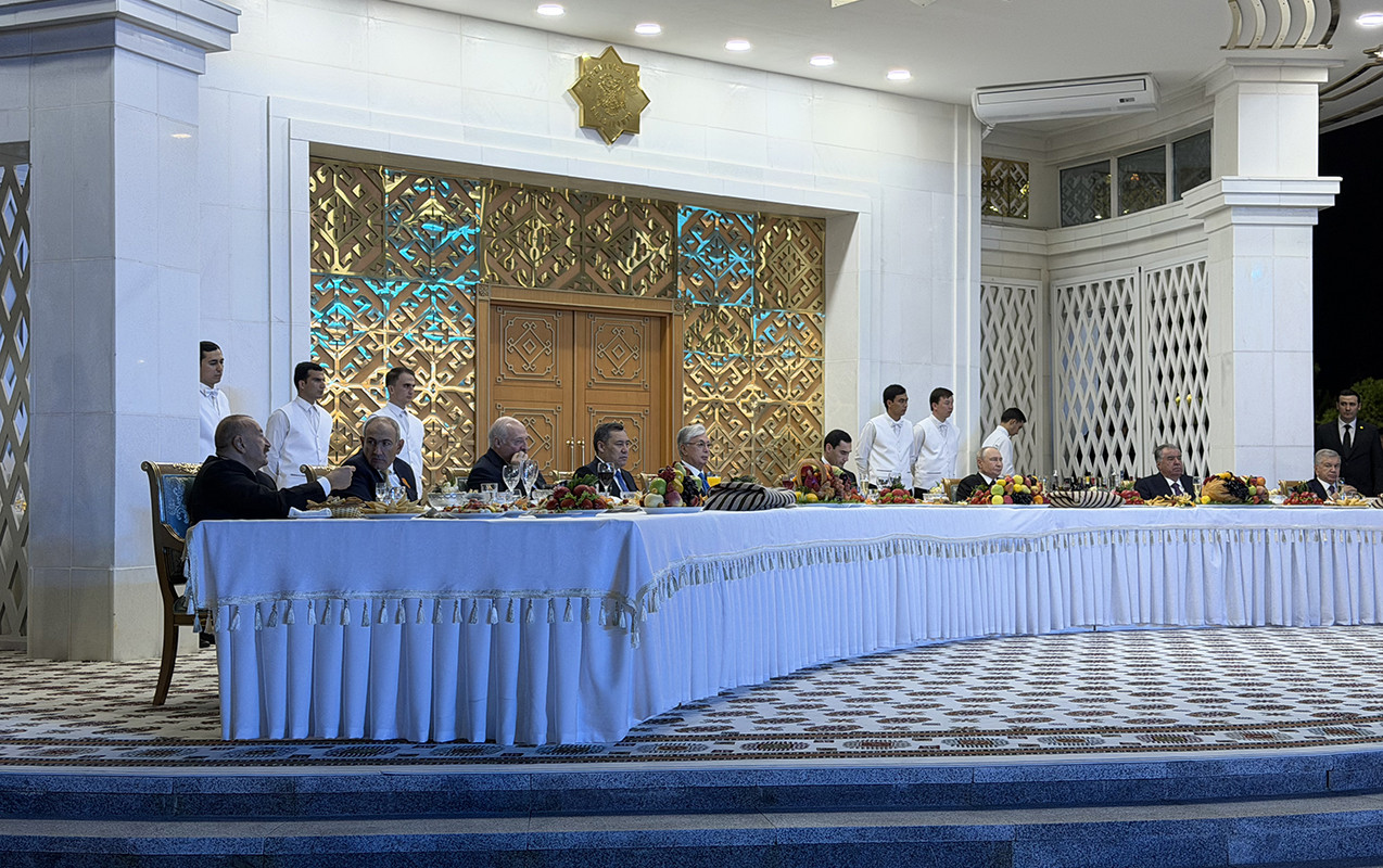 Prezident Türkmənistanda Paşinyanla söhbətləşdi - Foto