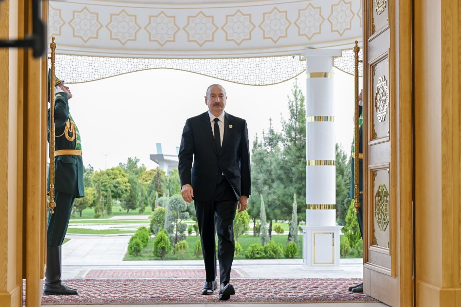 Berdiməhəmmədov Əliyevi qarşıladı - Fotolar&nbsp;