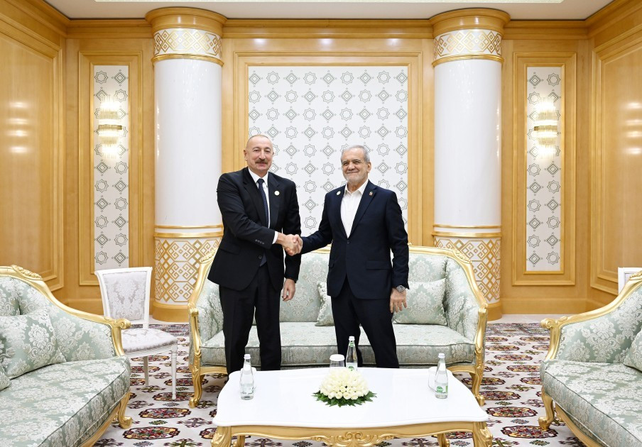 İlham Əliyevin İran Prezidenti ilə görüşü keçirilib