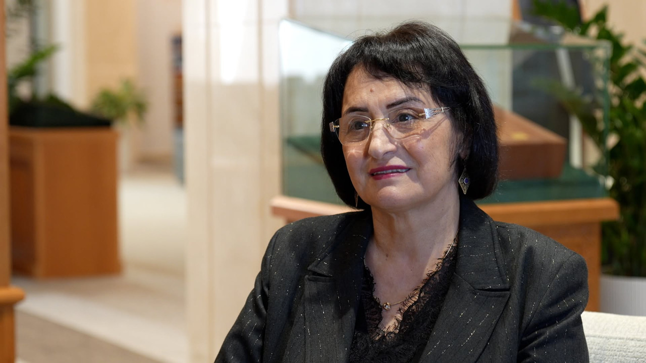  Evində, küçədə hicab geyinməsinə qarışanmı var? -Aida Eyvazlı YAZIR