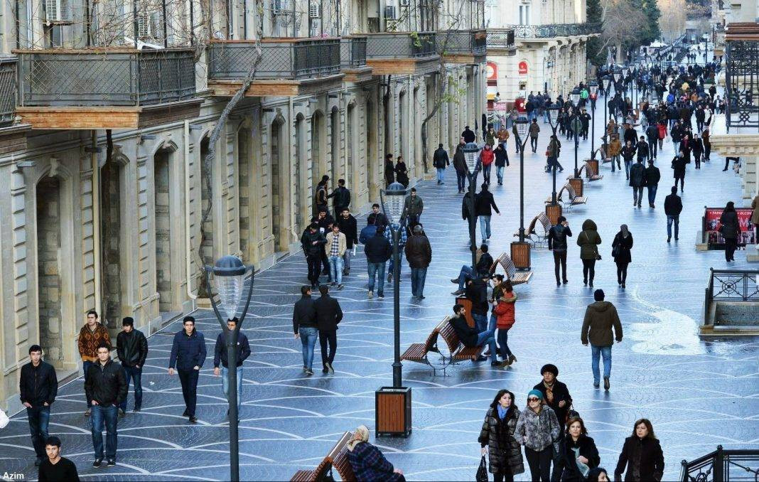 Sakinlər vahid məktəbli forması haqqında nə düşünür? - BAKIDA SORĞU