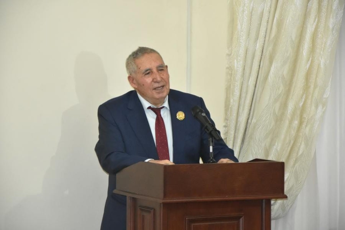 Professor Qəzənfər Paşayev: Məktəblərdə vahid geyim formasının tətbiqi təqdirəlayiqdir&nbsp;
