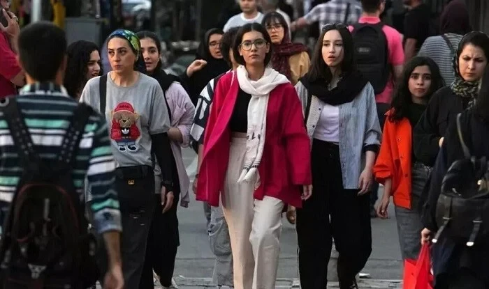İranda qızlar başını necə bağlayır? - Fotolar 