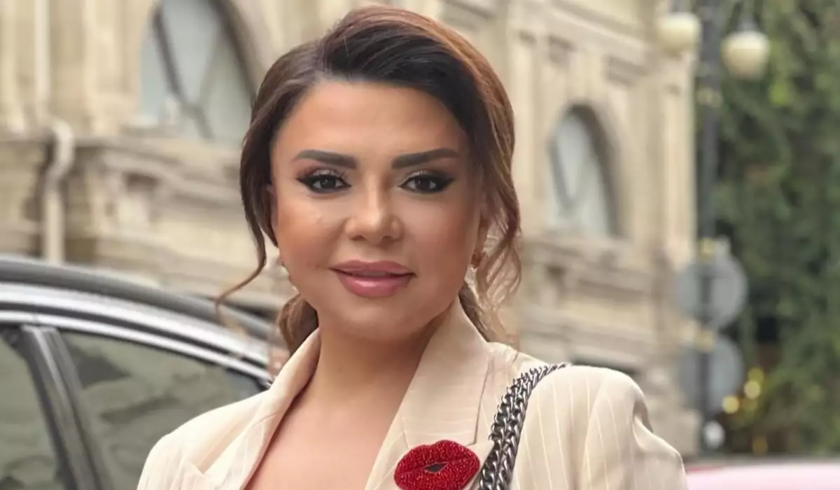 Məşhur xanəndəmiz məktəbli geyimindən DANIŞDI: \"ALQIŞLAYIRAM\"