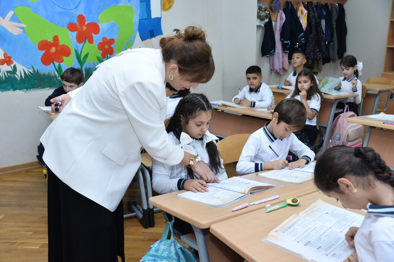 Professor hicabla bağlı bəzi etirazlara REAKSİYA VERDİ
