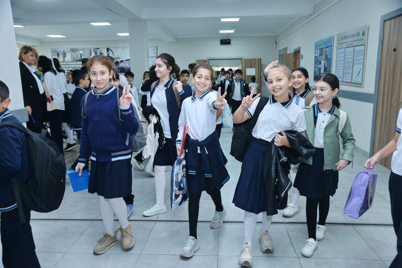 Məktəbdə hicab mübahisəsi kimlərə sərf edir? – Ekspertdən AÇIQLAMA  