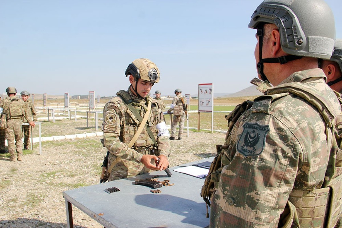 XTQ hərbi hissəsində vəzifəlilərin təlim toplanışı davam edir 