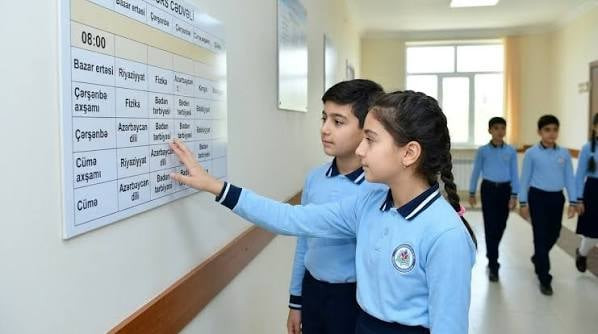 Dərslərin başlama saatı dəyişdirilə bilər 