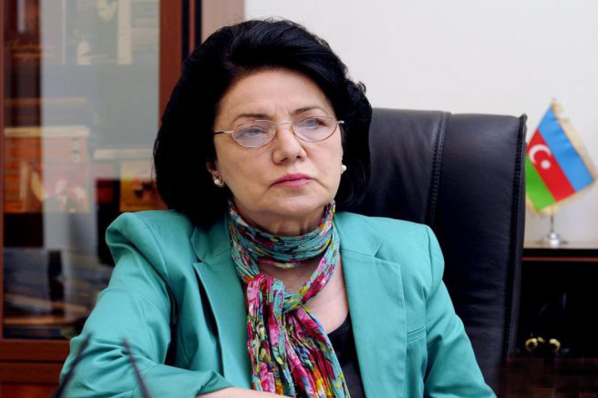 Dünya şöhrətli bətəkardan  məktəbli forması ilə bağlı AÇIQLAMA  