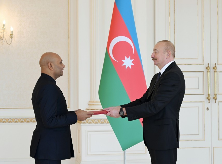 Prezident İlham Əliyev Hindistanın yeni təyin olunmuş səfirini qəbul edib 