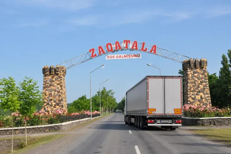 Zaqatalada DƏHŞƏT: TIR qadını əzib öldürdü 