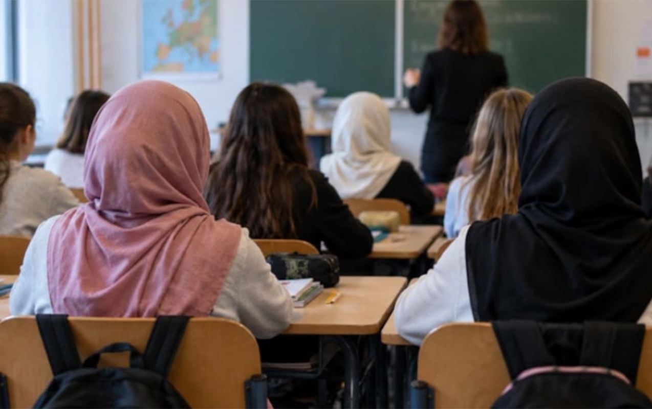 Türkiyə məktəblərində başörtüsü qadağası var...&nbsp;