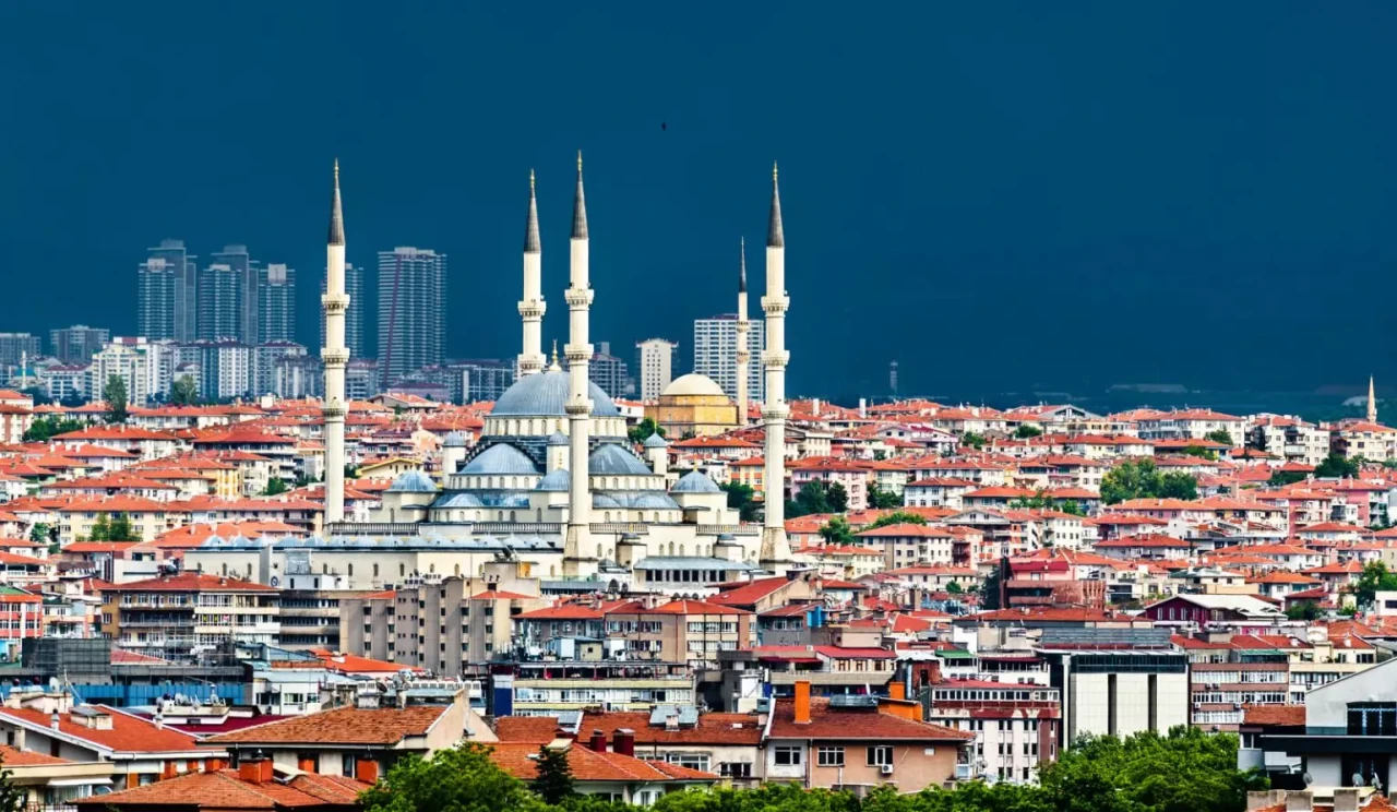 Azər Həsrət: “Türkiyədən bizə qarşı hücumlar olanda hakim partiya susmamalı idi”  
