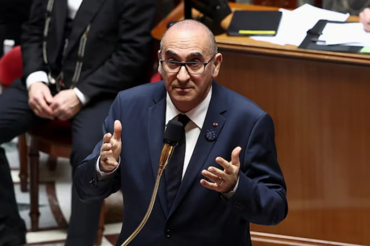 Makron onun istefasını qəbul etmədi