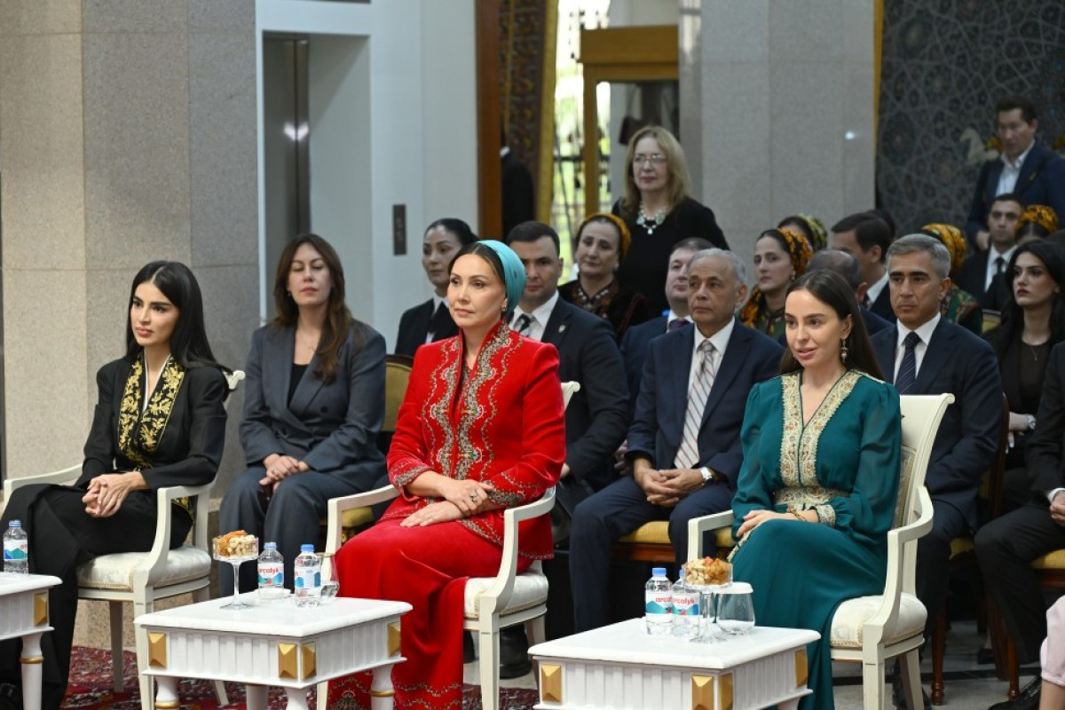 Leyla Əliyeva Aşqabadda Milli Türkmən Xalçası Muzeyində olub 