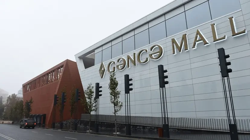 Gəncə Mall-da \"Chanel\" oğurluğu: 3671 manatlıq ətir və kosmetika apardı  