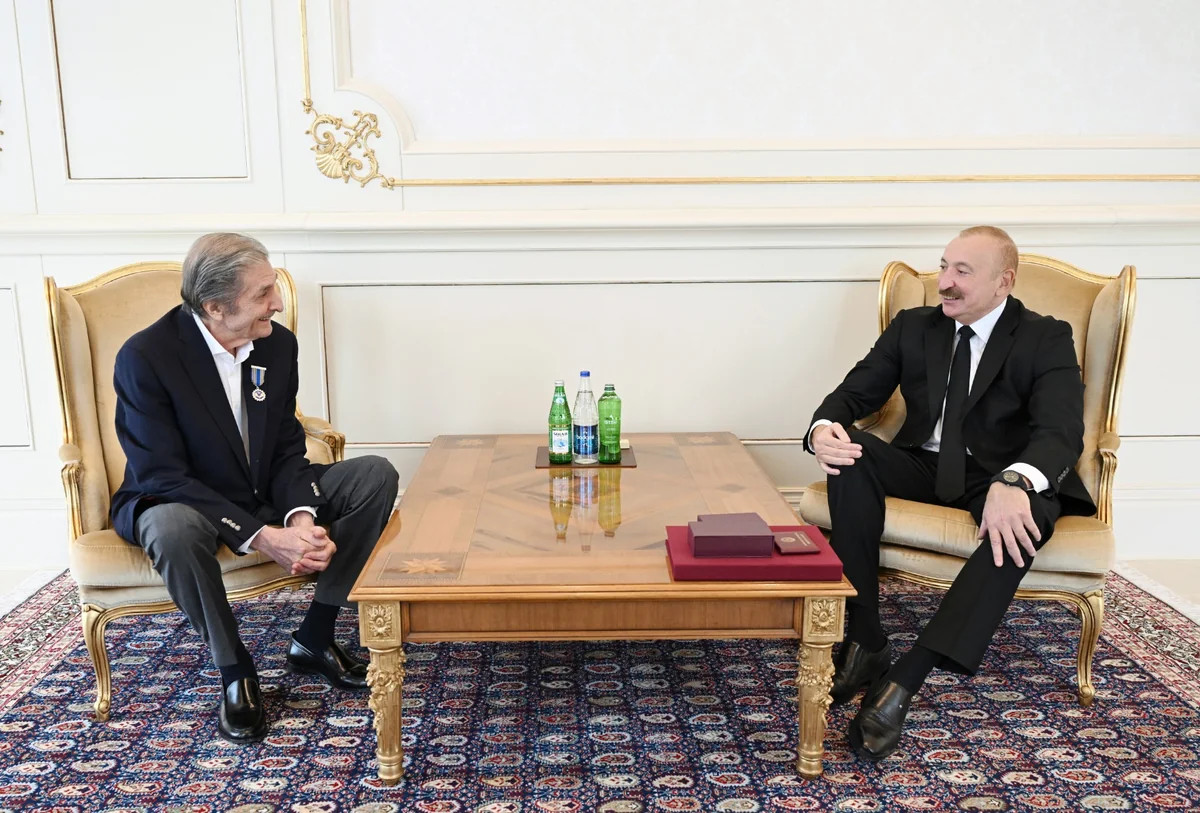İlham Əliyev Fərhad Xəlilova \"İstiqlal\" ordenini təqdim edib 