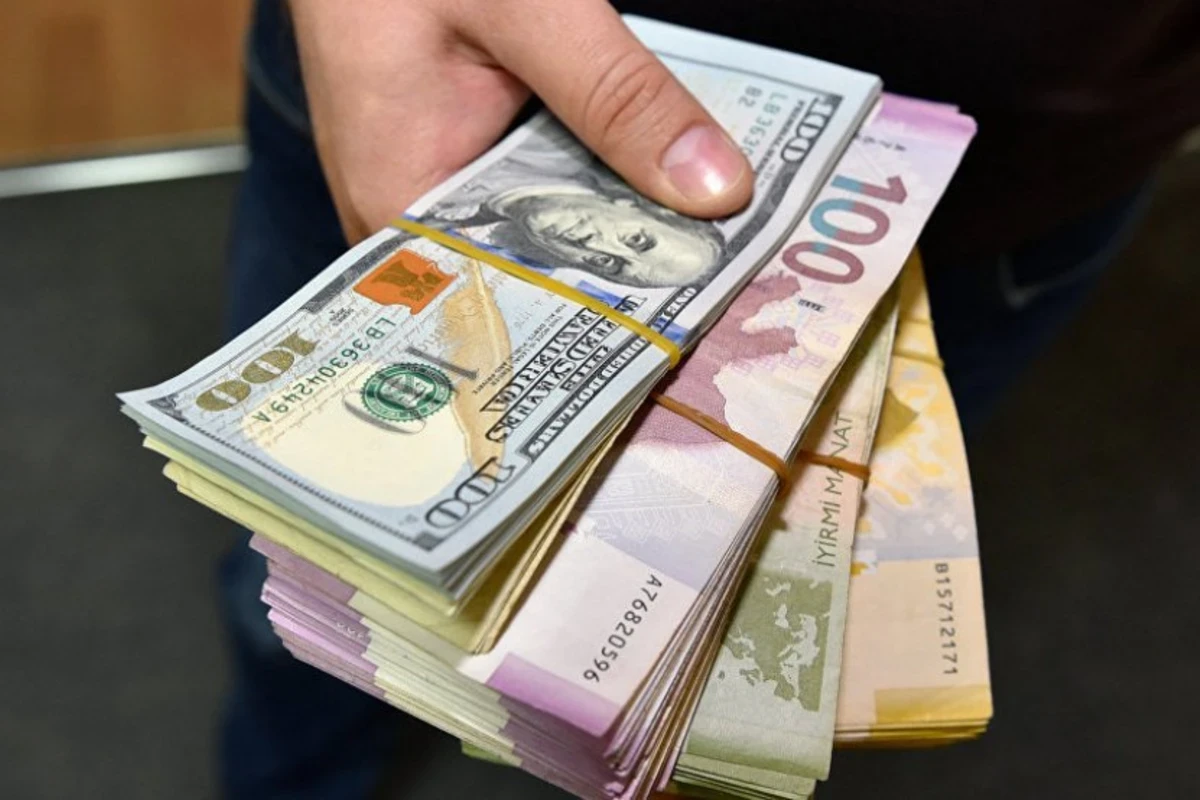 Dolları manata dəyişənlərin nəzərinə&nbsp;