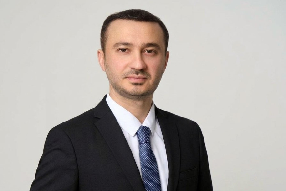 Kəmaləddin Heydərovun oğlu məktəblərdən YAZDI