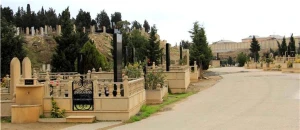 Bakıda bu qəbirlər kameralarla qorunur -
