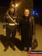 Polisdən nümunəvi  addım - Yolda  qalan  qadına  görün necə kömək etdi