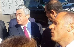 Армяне устали от всеми презираемого Сержа Саргсяна