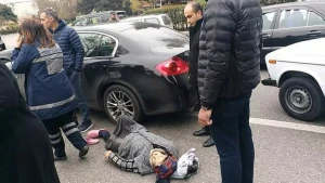 Daha bir süpürgəçi qadını maşın vurdu - FOTO