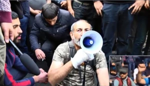 Ermənistanda gərginlik son həddə çatdı: Sarkisyan mühasirəyə alınıb - CANLI