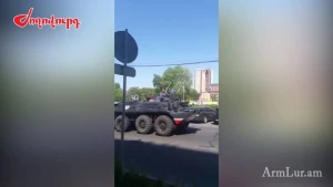 Ermənistan mitinqində Rusiya izi - İrəvana ağır texnika gətirildi