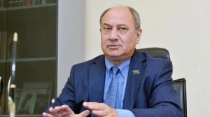 "Pis qoxu gəldiyi üçün mən də metroya minmirəm"