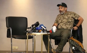 Paşinyan Rusiya səfiri ilə Qarabağı müzakirə etdi