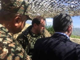 Ermənistanın müdafiə və xarici işlər nazirləri Naxçıvan sərhədində -